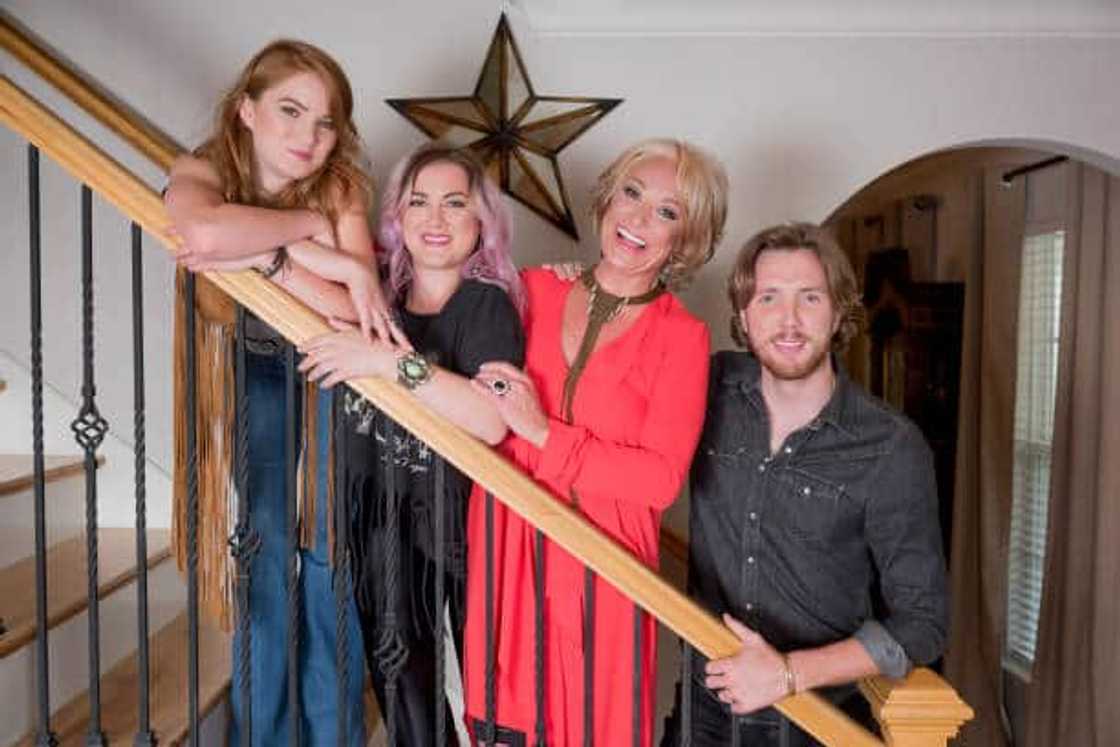 How old is Presley Tanita Tucker? How old is Presley Tanita Tucker?