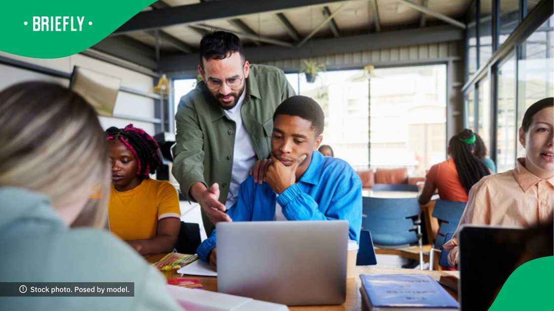 Student dresses like teacher Student dresses like teacher