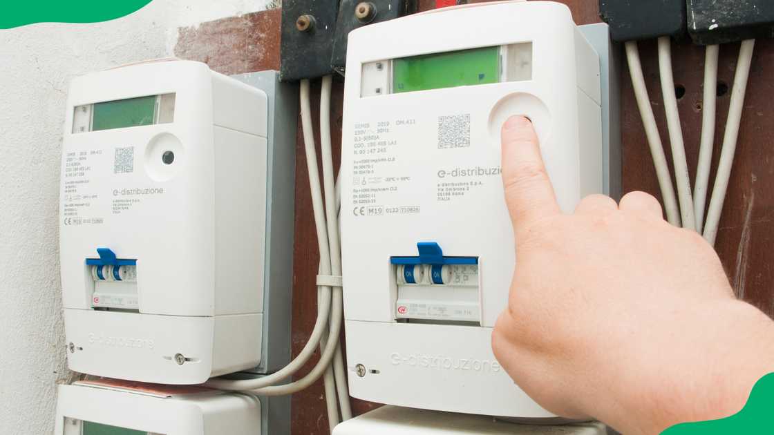 How do you reset a prepaid meter?