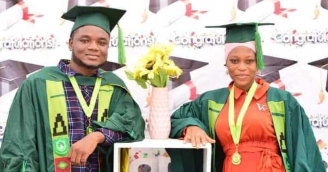 Ghanaian couple posed for a photo as they graduate from UDS Ghanaian couple posed for a photo as they graduate from UDS