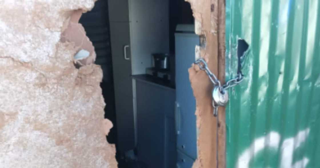 Man Shares Pics of His Shack After It’s Been Robbed, SA Feels Sorry for Him