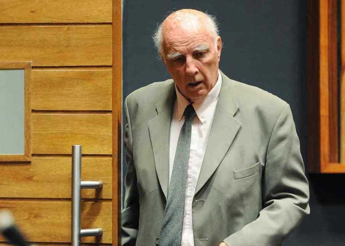 bob hewitt jail bob hewitt jail