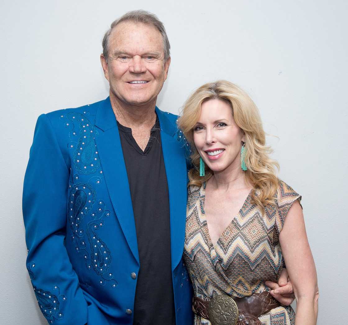 How old is Kim Campbell Glen Campbell's wife? How old is Kim Campbell Glen Campbell's wife?