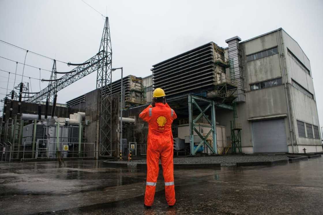 Shell is selling its onshore facilities in Nigeria to focus on offshore production Shell is selling its onshore facilities in Nigeria to focus on offshore production