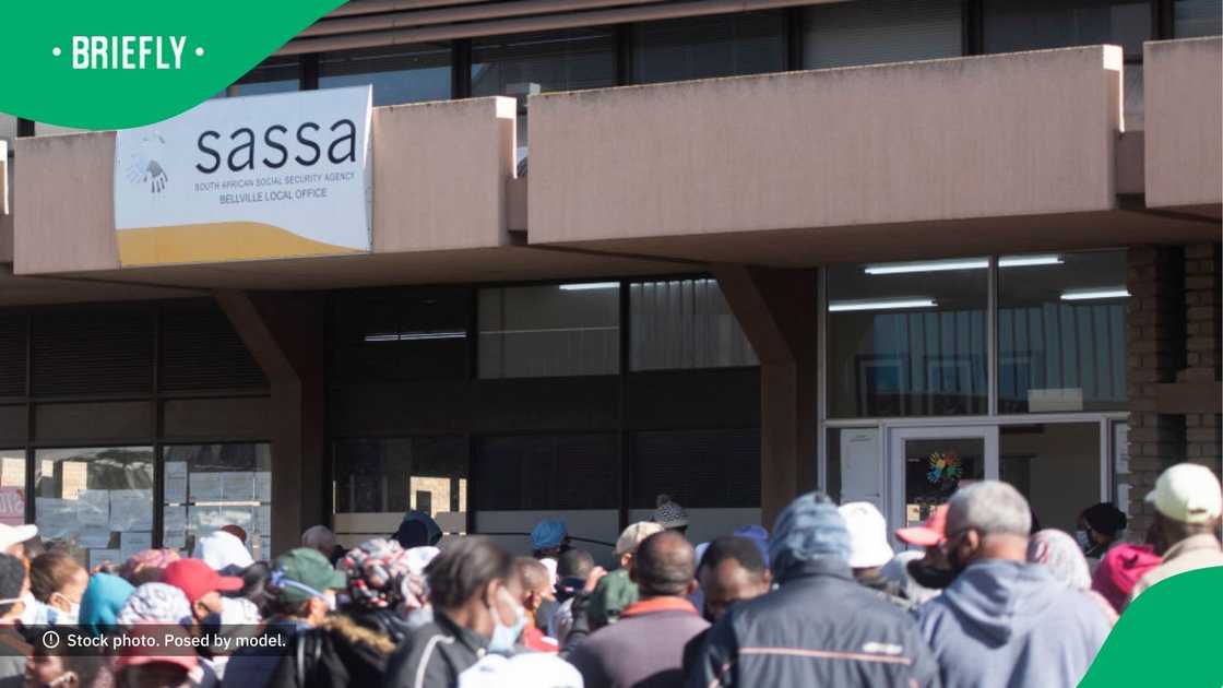 Mzansi unhappy with new SASSA cards