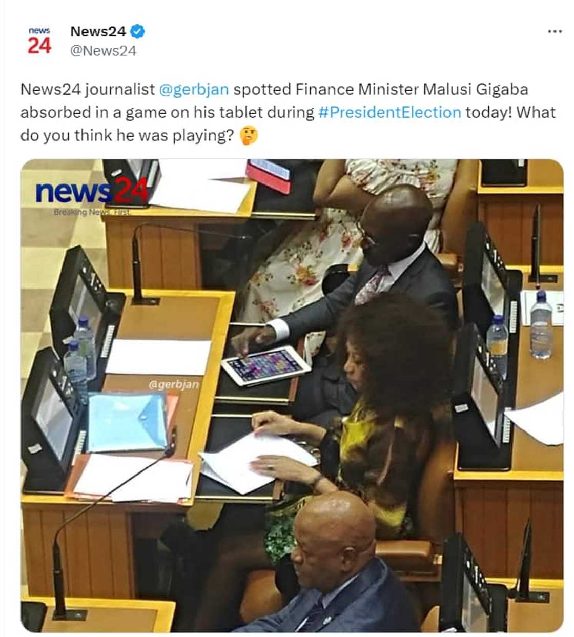 Malusi Gigaba playing Candy Crush