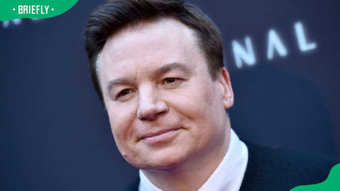 Mike Myers attending the premiere of the Terminal film Mike Myers attending the premiere of the Terminal film