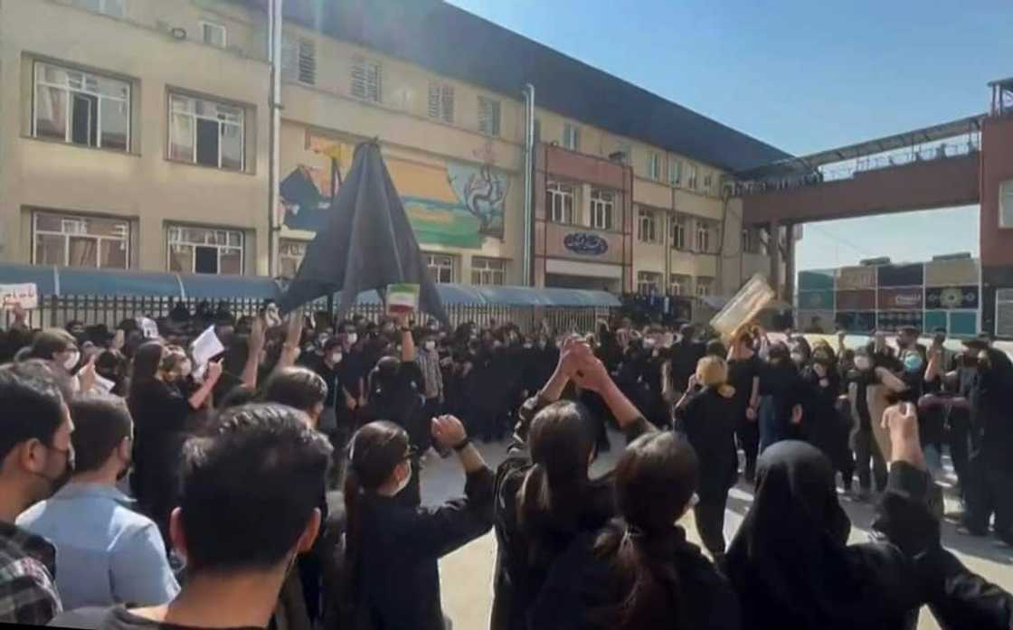 "Guns, tanks, fireworks; the mullahs must get lost," women without hijabs chanted at a gathering at Tehran's Shariati Technical and Vocational College "Guns, tanks, fireworks; the mullahs must get lost," women without hijabs chanted at a gathering at Tehran's Shariati Technical and Vocational College