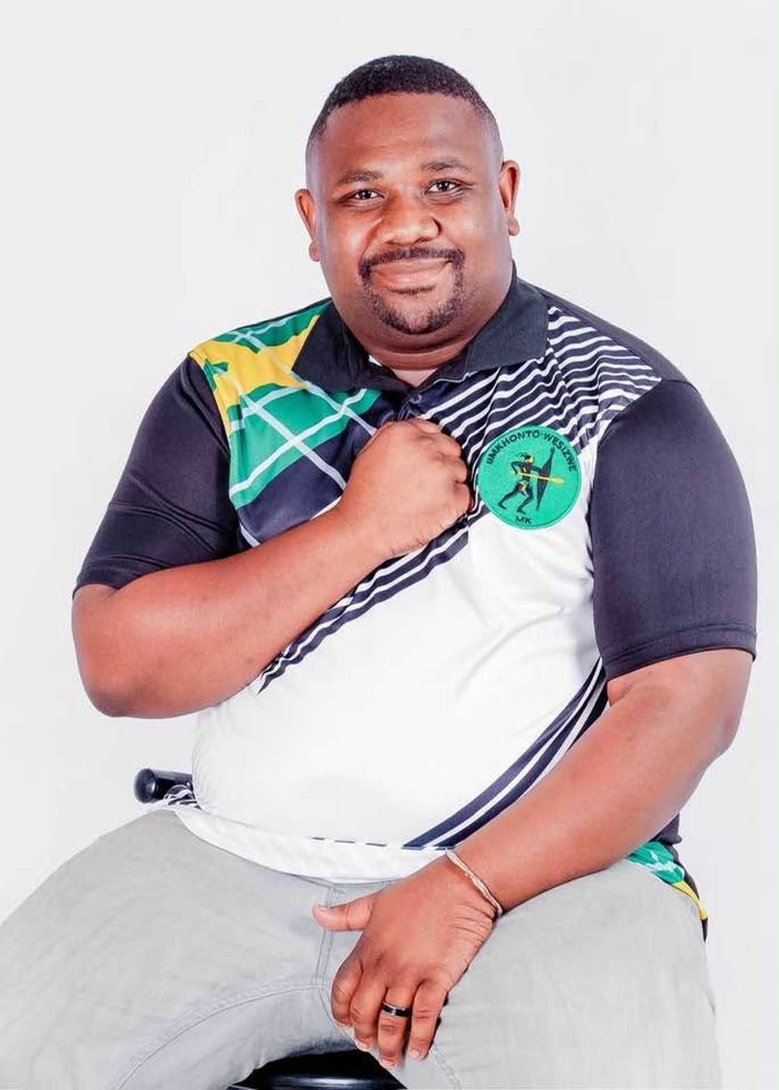 Former Vibe FM host Lwazi Mdladla has dumped radio.