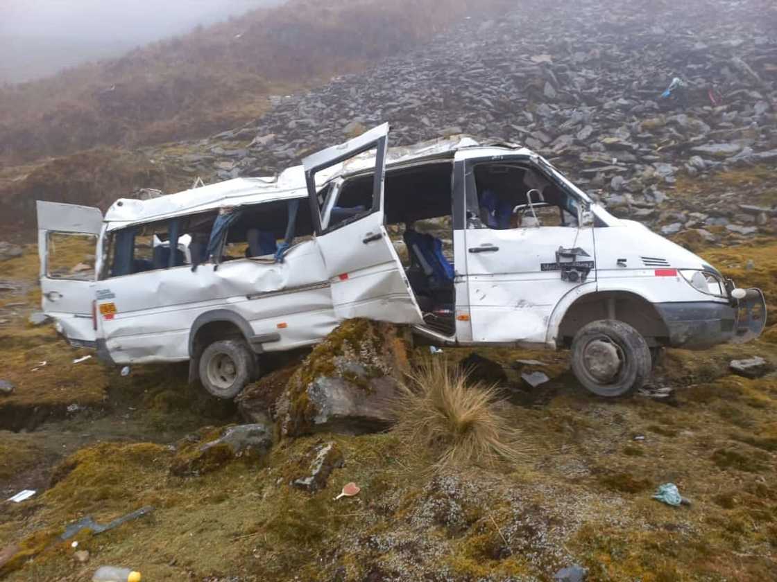 Handout picture released by the Peruvian Police on August 22, 2022 showing a minibus that fell into an abyss due to heavy fog conditions on a country route at the Abra Málaga, at more than 4,300 m.a.s.l. (more than 14,100 feet of altitude) and about 105 km from the city of Cusco, where four tourists died and another 16 were injured after visiting the Inca citadel of Machu Picchu on August 21