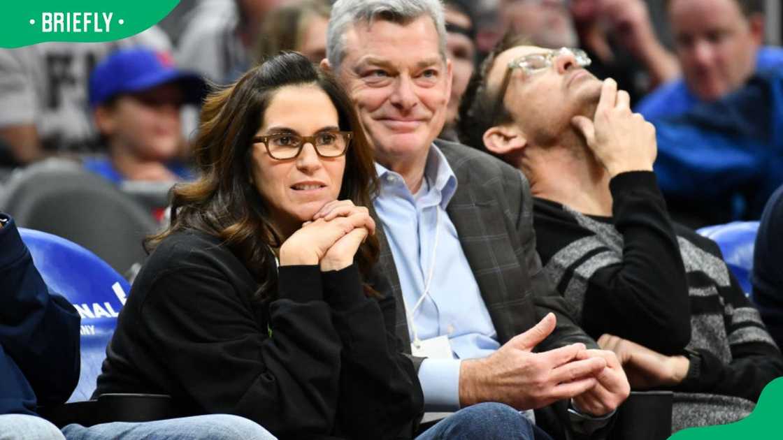 Tony Ressler and Jami Gertz at a 2019 basketball game between the Los Angeles Clippers and the Atlanta Hawks at Staples Center