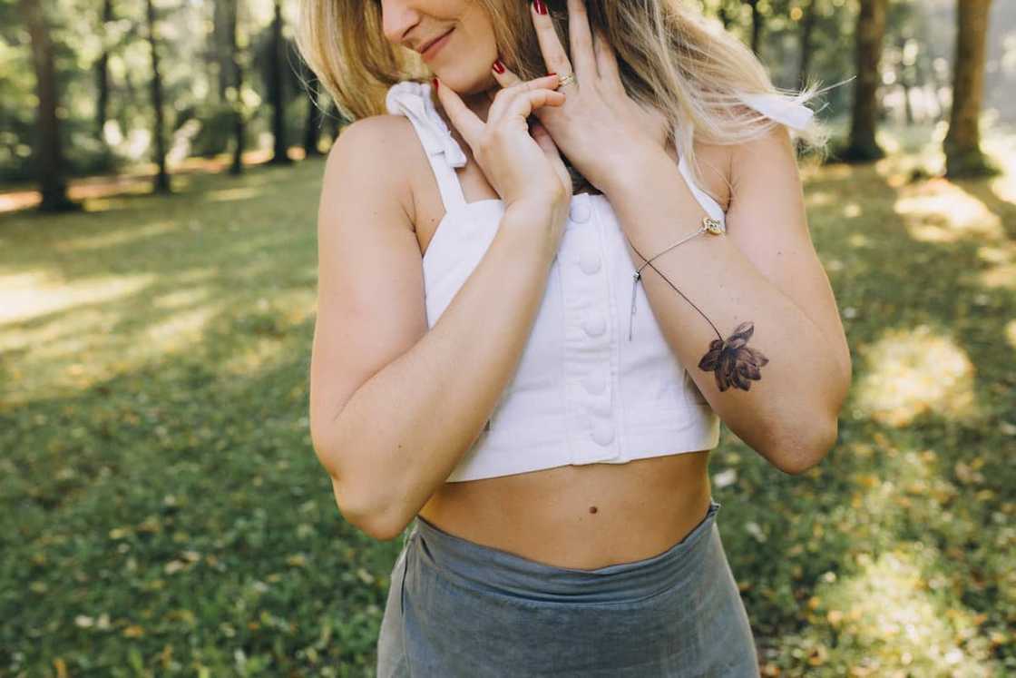 symbol meaningful wrist tattoos symbol meaningful wrist tattoos