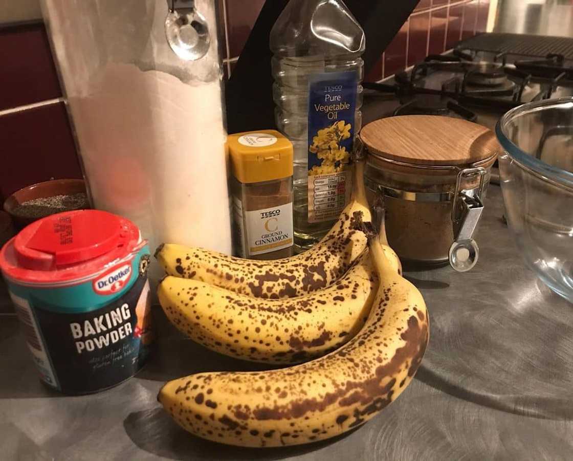 easy moist banana bread recipe