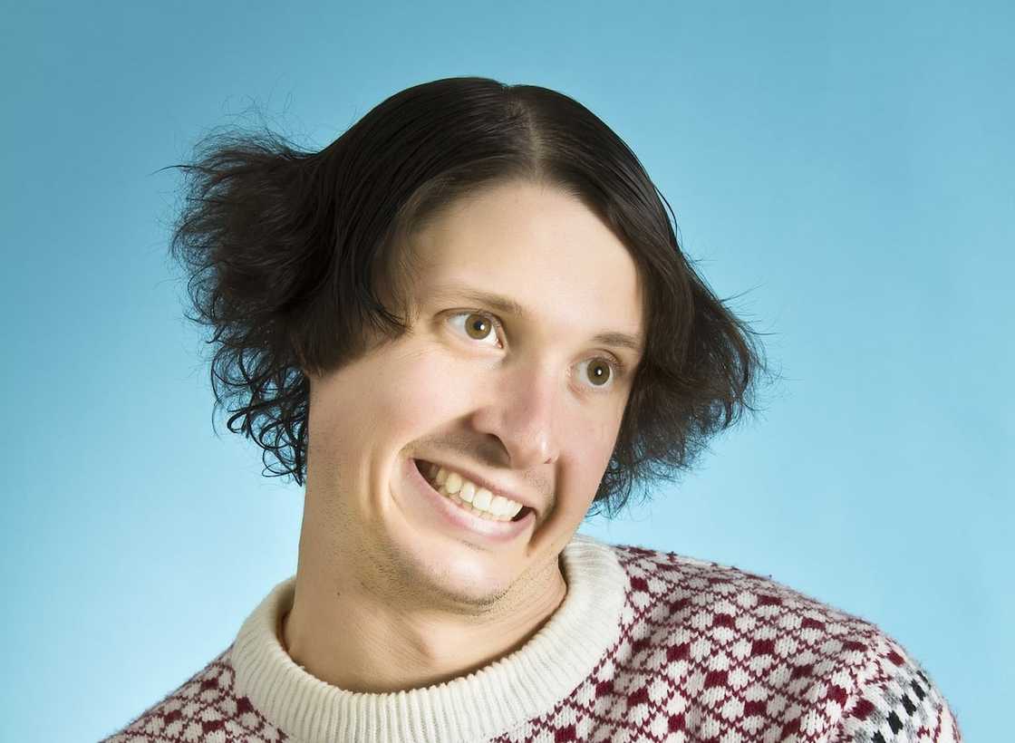The mid-part with frizzy ends The mid-part with frizzy ends