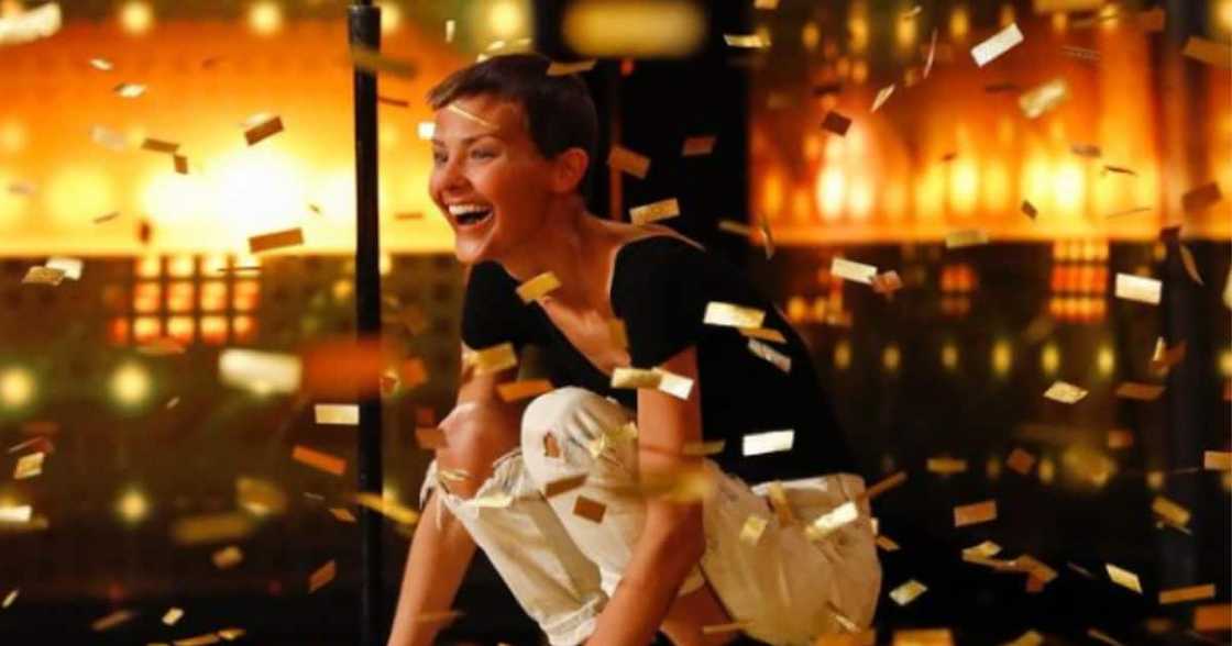Woman with cancer wows audience with stunning voice, Simon Cowell in tears Woman with cancer wows audience with stunning voice, Simon Cowell in tears