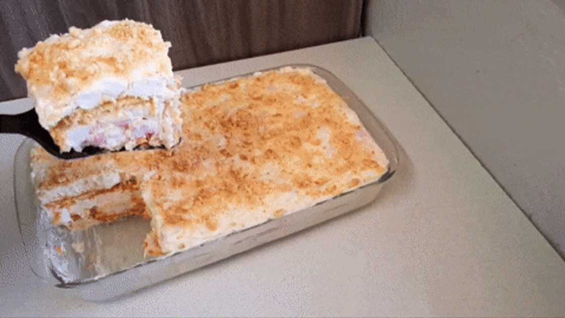 Slicing chilled marshmallow tart Slicing chilled marshmallow tart