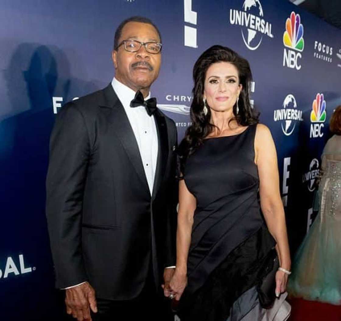 Who is Carl Weathers wife