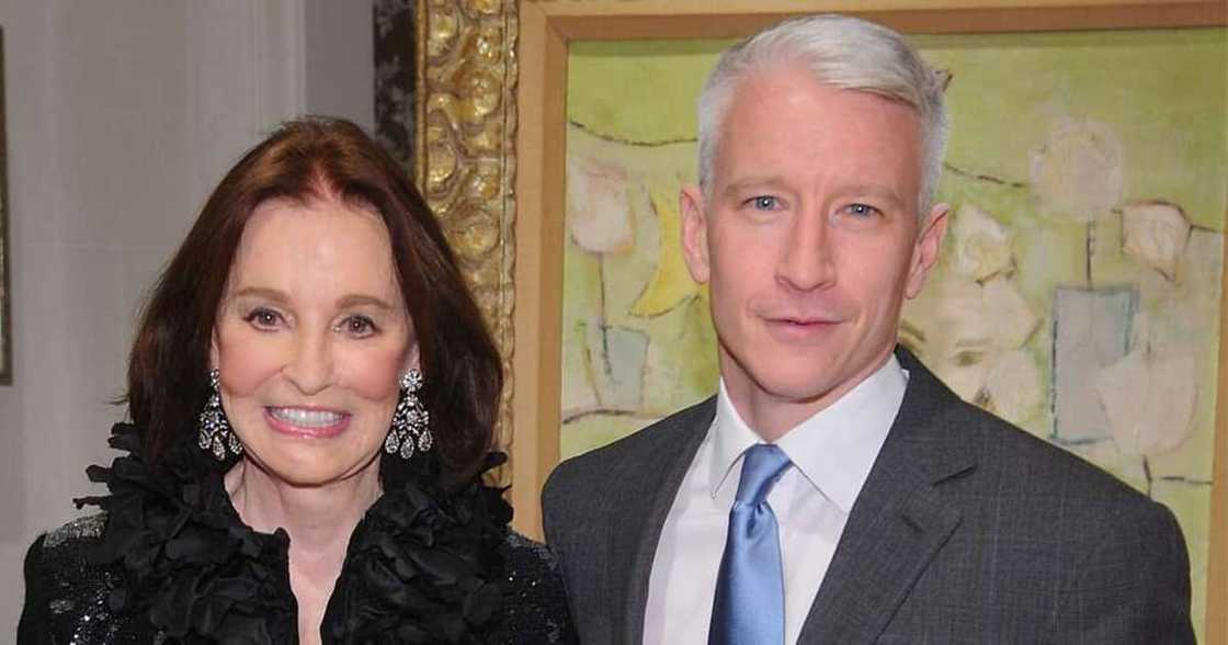 Anderson Cooper and his mother, Gloria Vanderbilt Anderson Cooper and his mother, Gloria Vanderbilt