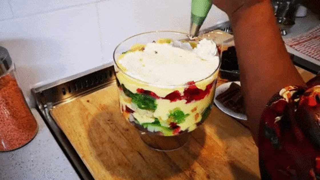 Trifle recipe with custard and jelly