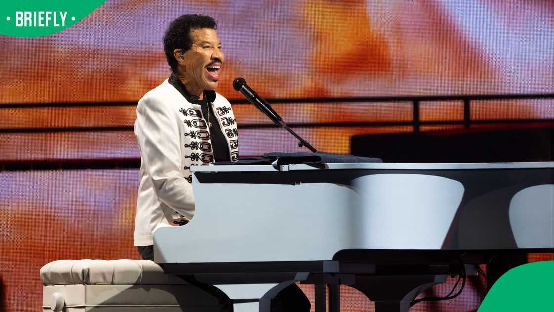Lionel Richie was returned to the hospital over heart issues