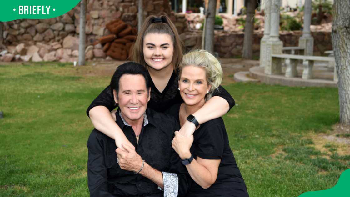 Wayne Newton, Lauren Newton and Kathleen Newton during a portrait session at their home in 2020