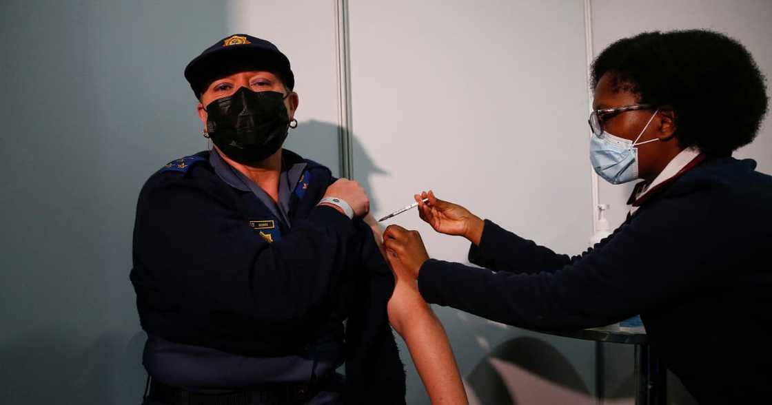 SAPS Members, Bheki Cele, Vaccine rollout, Covid-19 SAPS Members, Bheki Cele, Vaccine rollout, Covid-19