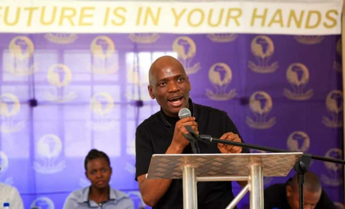 Hlaudi Motsoeneng career Hlaudi Motsoeneng career