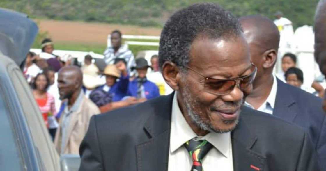 Prince Mangosuthu Buthelezi Lashes Out at Zulu Royal Family Members Prince Mangosuthu Buthelezi Lashes Out at Zulu Royal Family Members
