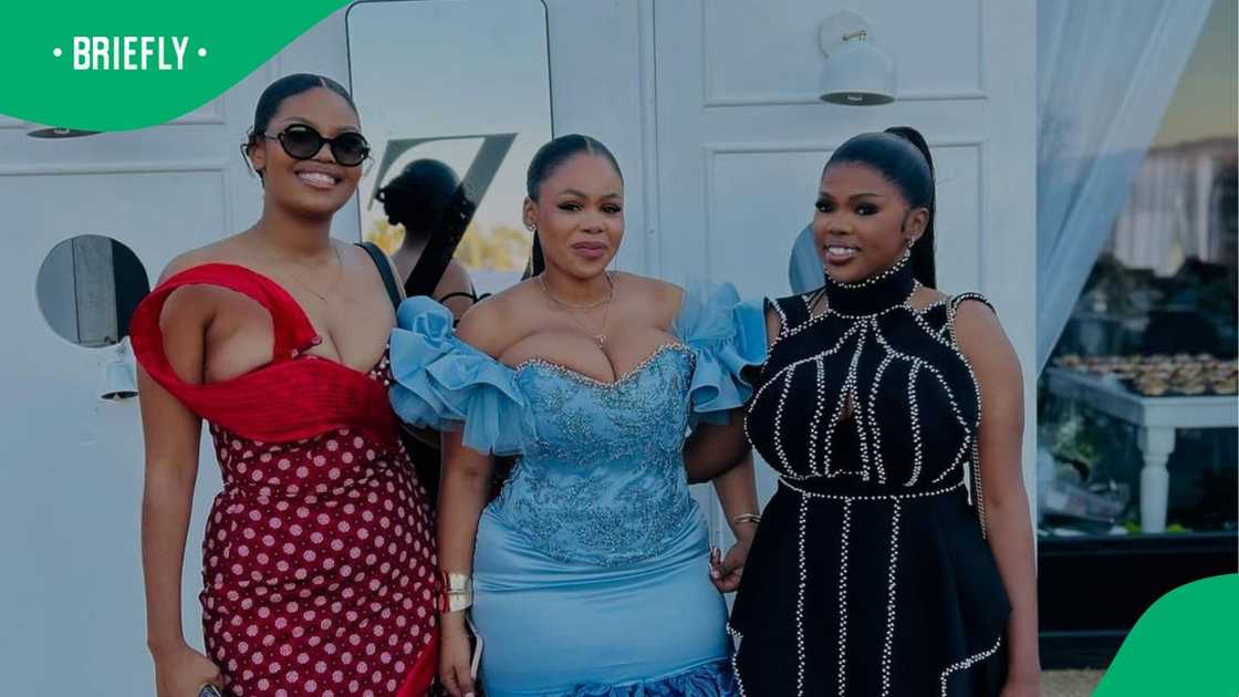 Mzansi couldn’t get enough of a guest at a Shembe wedding who confidently rocked a form-fitting dress with a bold neckline Mzansi couldn’t get enough of a guest at a Shembe wedding who confidently rocked a form-fitting dress with a bold neckline