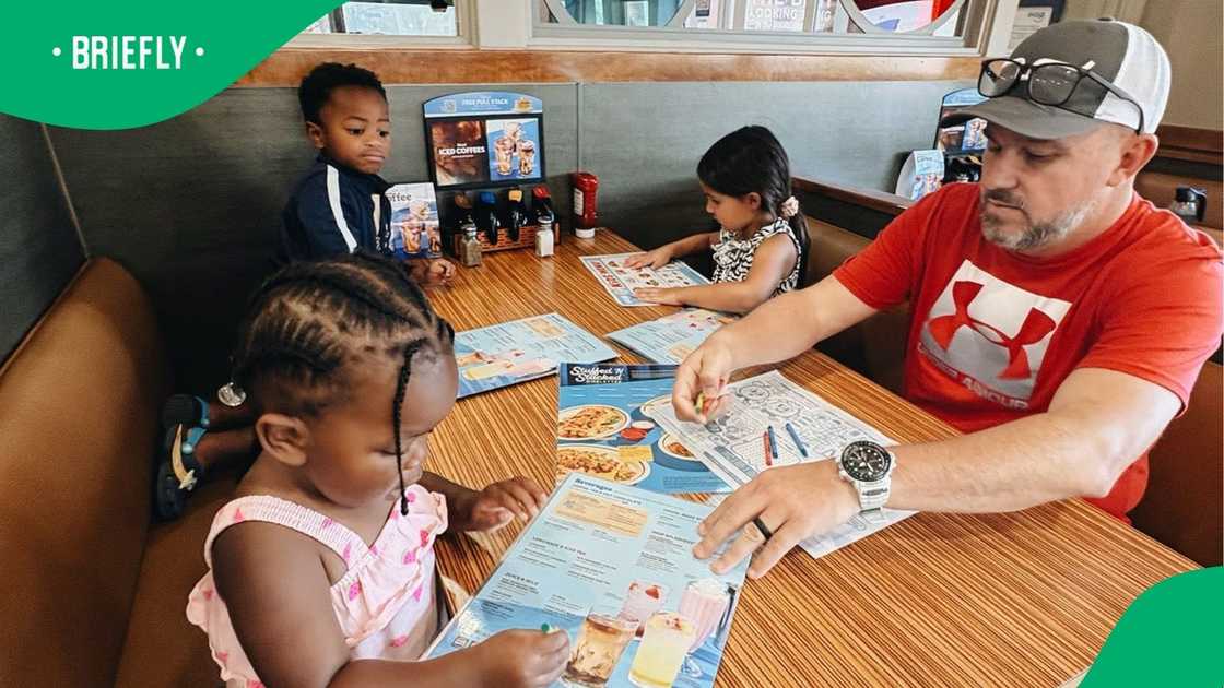 The visual showed the family spending time together in the US