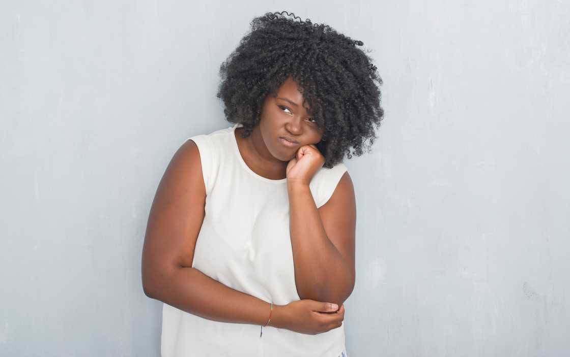 Social media users felt embarrassed after seeing a woman's behaviour during a conference Social media users felt embarrassed after seeing a woman's behaviour during a conference