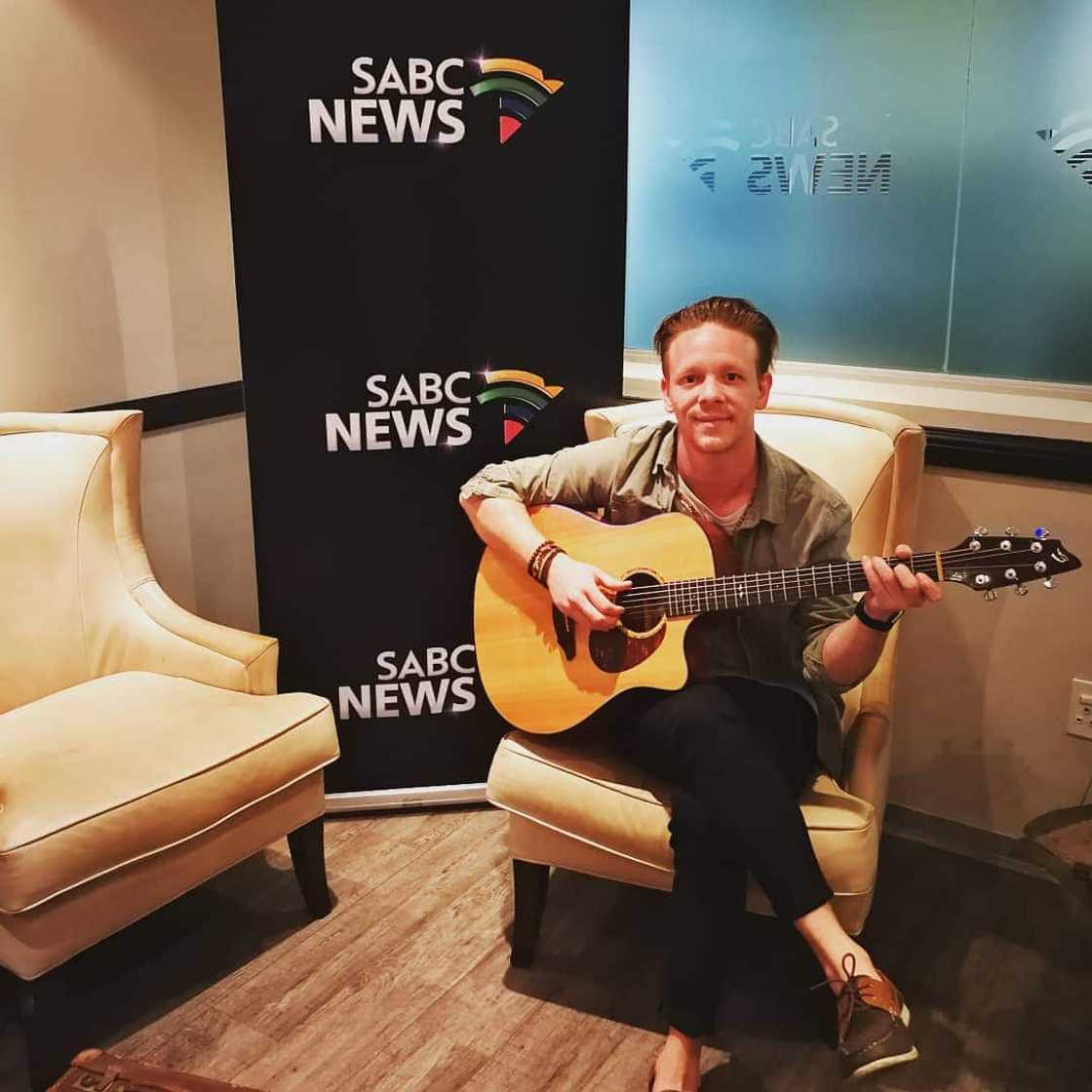 Roan Ash biography: age, songs, nationality, and history Roan Ash biography: age, songs, nationality, and history
