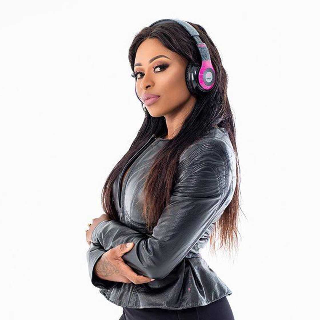 DJ Zinhle claps back at trolls accusing her of buying SAMA nomination DJ Zinhle claps back at trolls accusing her of buying SAMA nomination