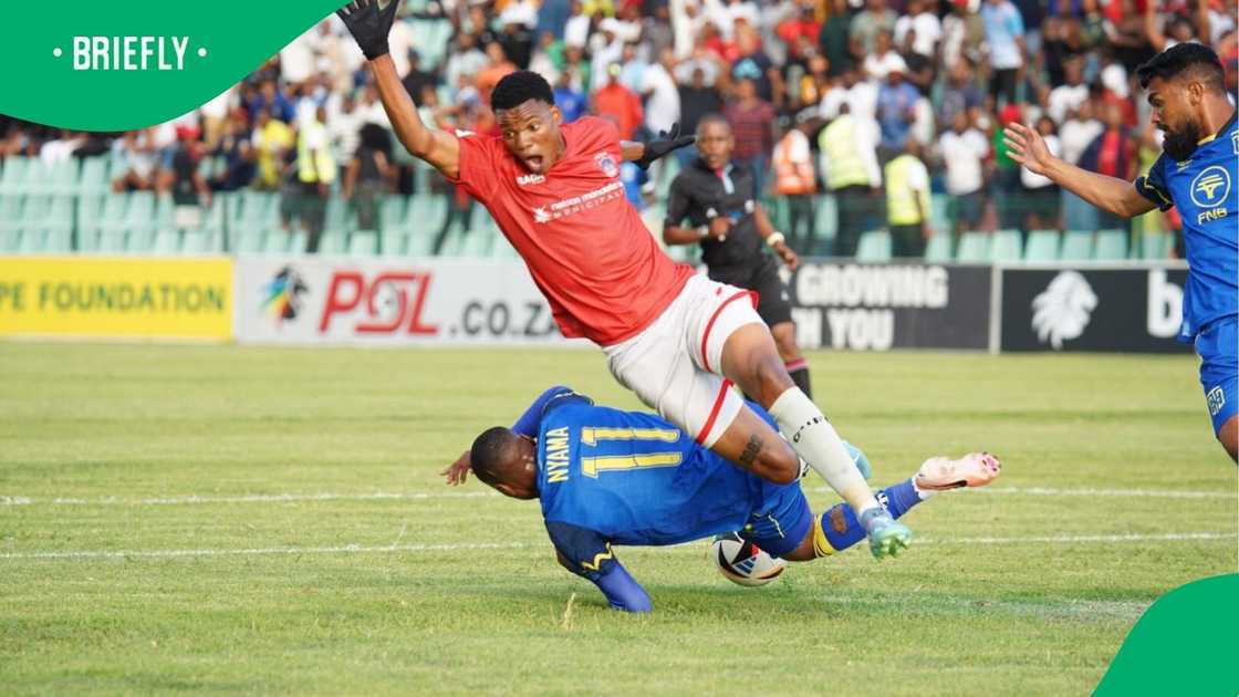 Kaizer Chiefs are front running to sign Bafana Bafana midfielder Sinoxolo Kwayiba from Chippa United FC.