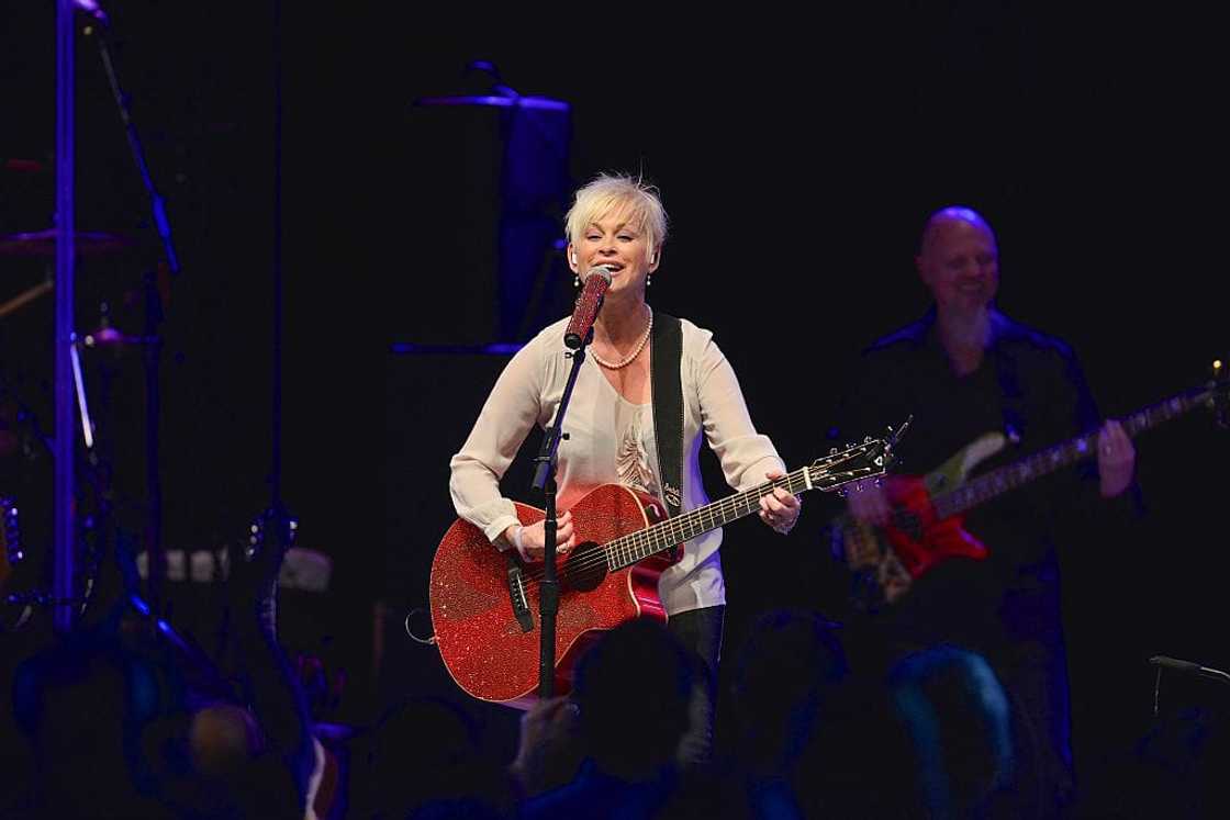 lorrie morgan something in red lorrie morgan something in red