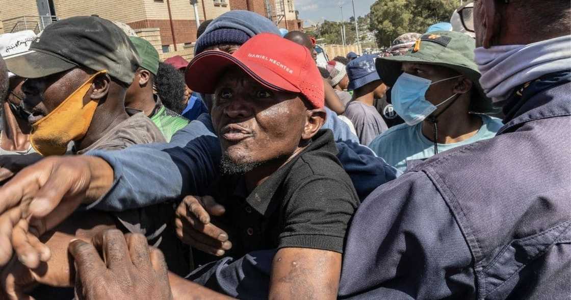 Saps, Diepsloot, sting operation, foreign nationals arrested, 27 undocumented Saps, Diepsloot, sting operation, foreign nationals arrested, 27 undocumented