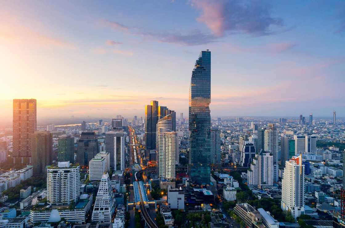 Which African country has the tallest building? Which African country has the tallest building?