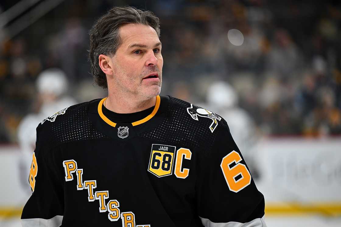 Jaromir Jagr skating in Pittsburgh Jaromir Jagr skating in Pittsburgh