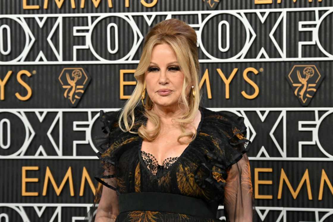 Jennifer Coolidge at the Emmy Awards Jennifer Coolidge at the Emmy Awards