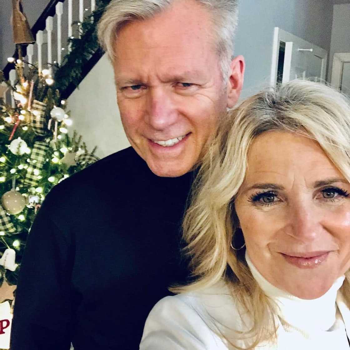 Is Chris Hansen still married? Is Chris Hansen still married?