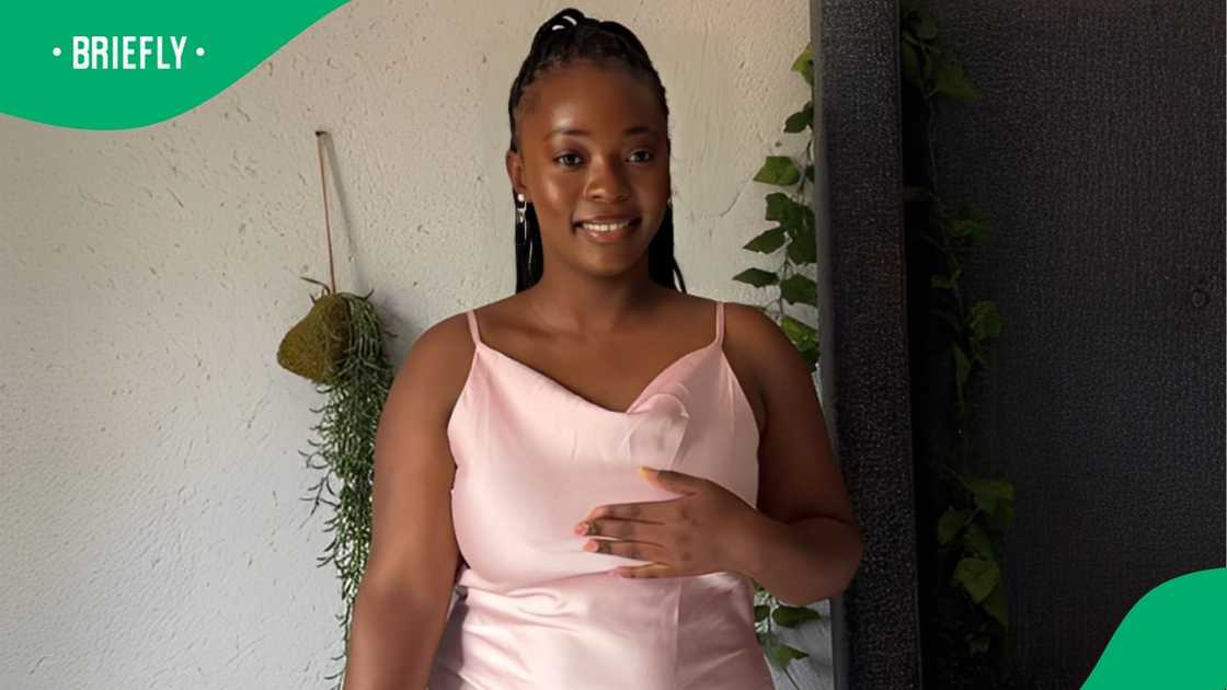 The woman used the teabag as both a toner and a mask The woman used the teabag as both a toner and a mask