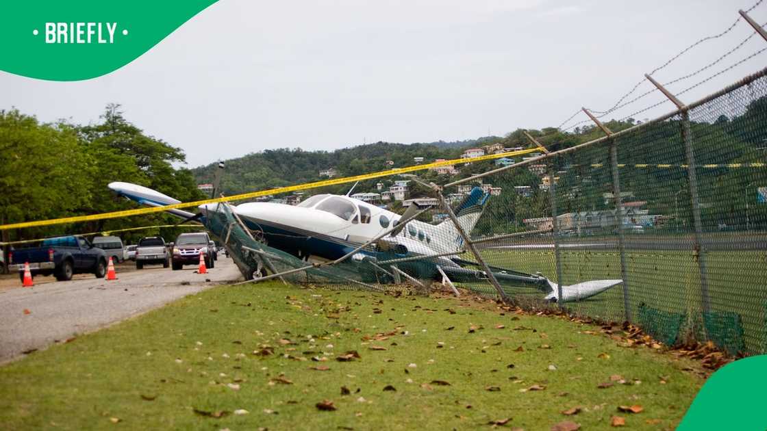 A plane in Gqeberha crashed because of a pothole