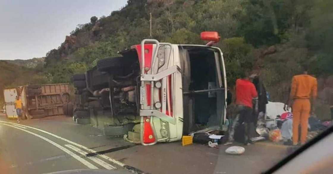 Horrific bus crash, 56 injured, Limpopo, N1, 5 killed, overturned Horrific bus crash, 56 injured, Limpopo, N1, 5 killed, overturned