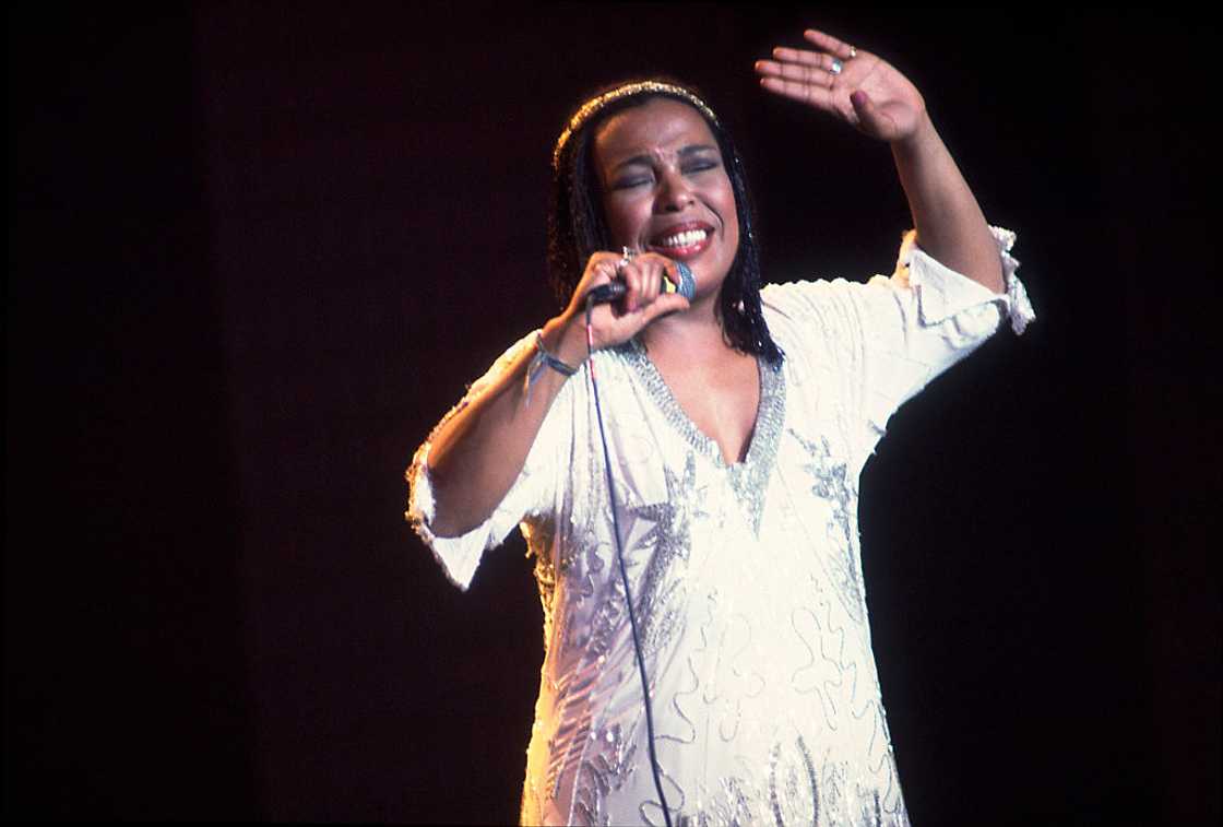 Roberta Flack passed away at the age of 88. Roberta Flack passed away at the age of 88.