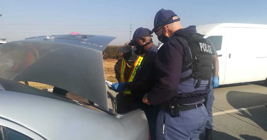 Hawks arrest 4 ex-senior state officials for R1.2 billion tender fraud Hawks arrest 4 ex-senior state officials for R1.2 billion tender fraud