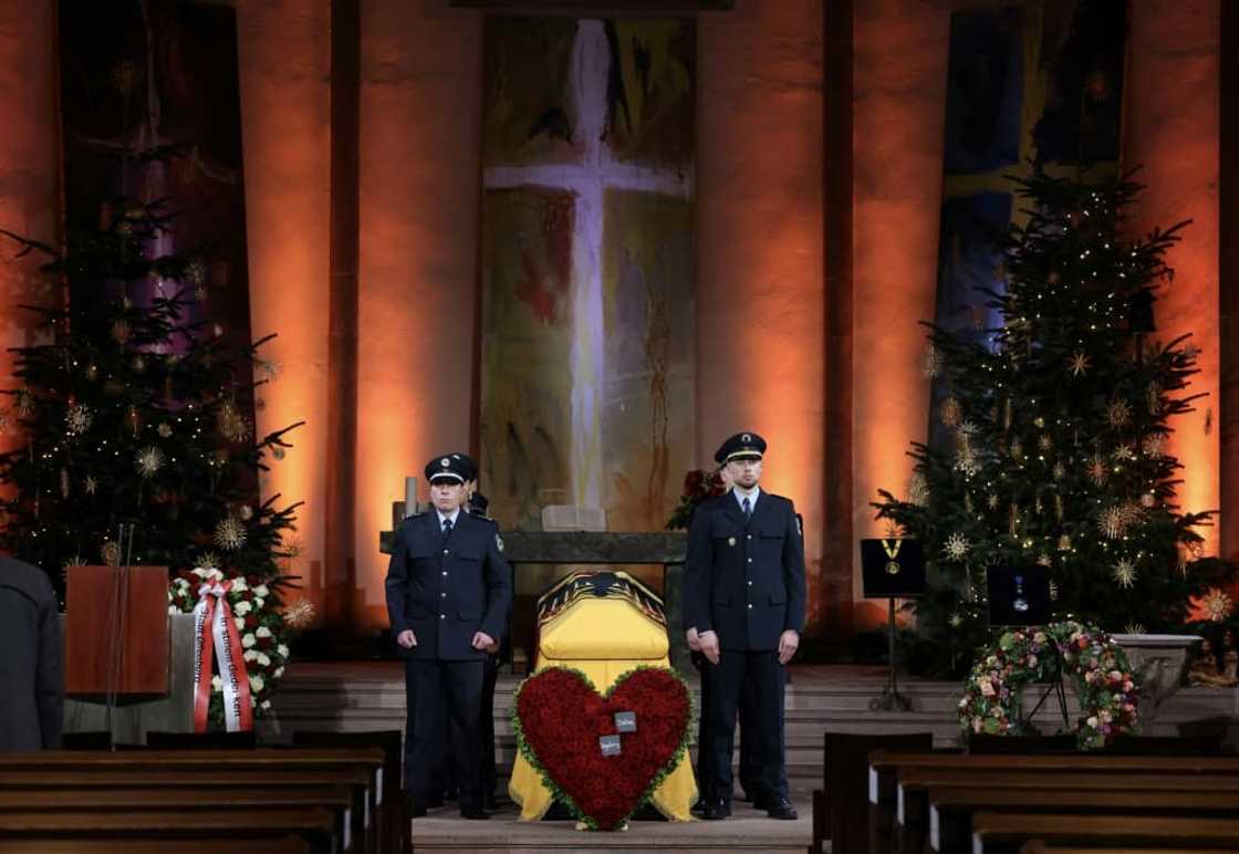 was a minister under chancellors Helmut Kohl and Angela Merkel and played a key role in German reunification in 1990 was a minister under chancellors Helmut Kohl and Angela Merkel and played a key role in German reunification in 1990