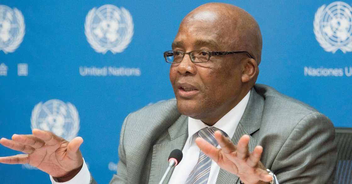 Minister Aaron Motsoaledi, department of home affairs, foreign nationals, employment, limit, proposed legislation, South African industries Minister Aaron Motsoaledi, department of home affairs, foreign nationals, employment, limit, proposed legislation, South African industries