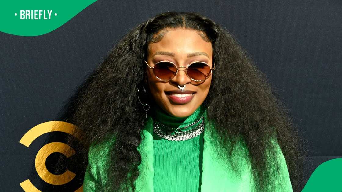 DJ Zinhle accused of imitating Uncle Waffles' style of dressing DJ Zinhle accused of imitating Uncle Waffles' style of dressing