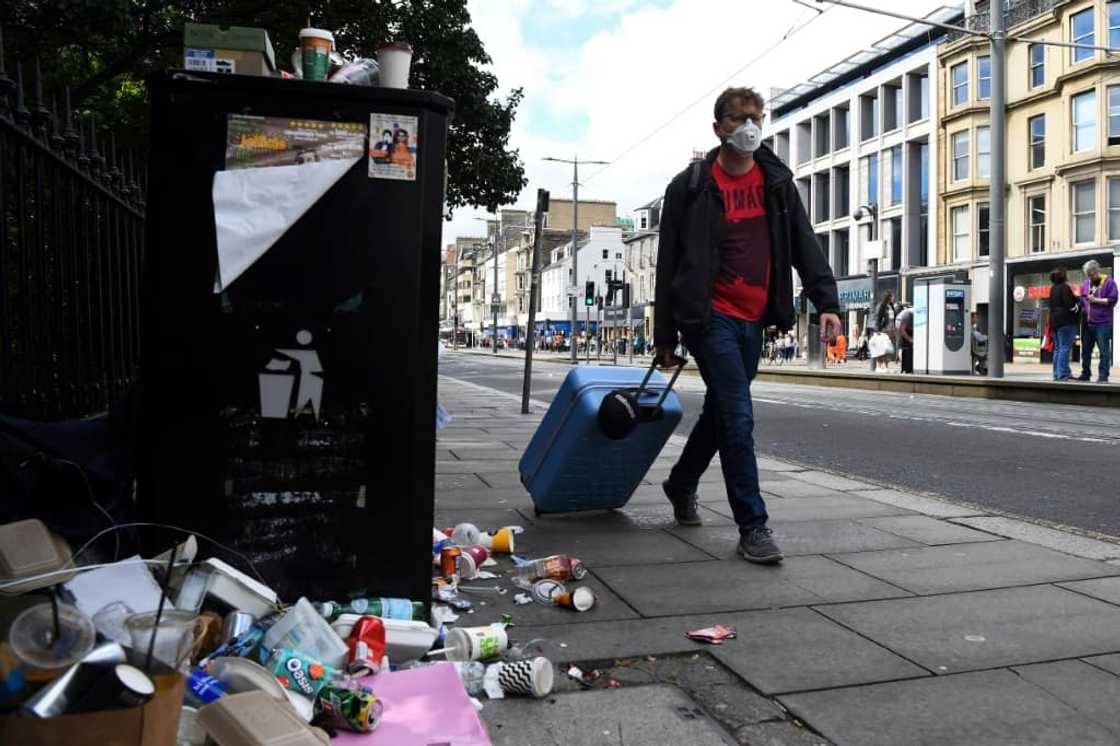 Edinburgh is currently hosting its international festival, with concern about the effect of the sight and stench of trash on the city's reputation Edinburgh is currently hosting its international festival, with concern about the effect of the sight and stench of trash on the city's reputation