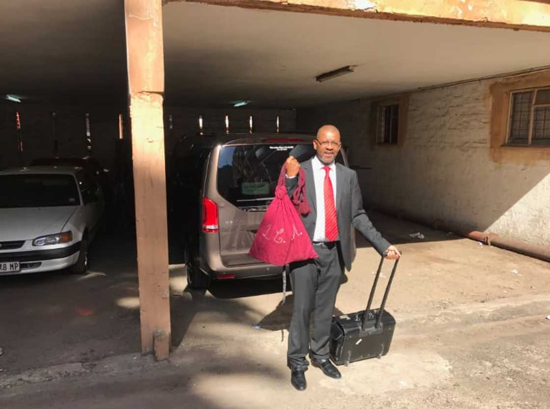 Dali Mpofu Dali Mpofu